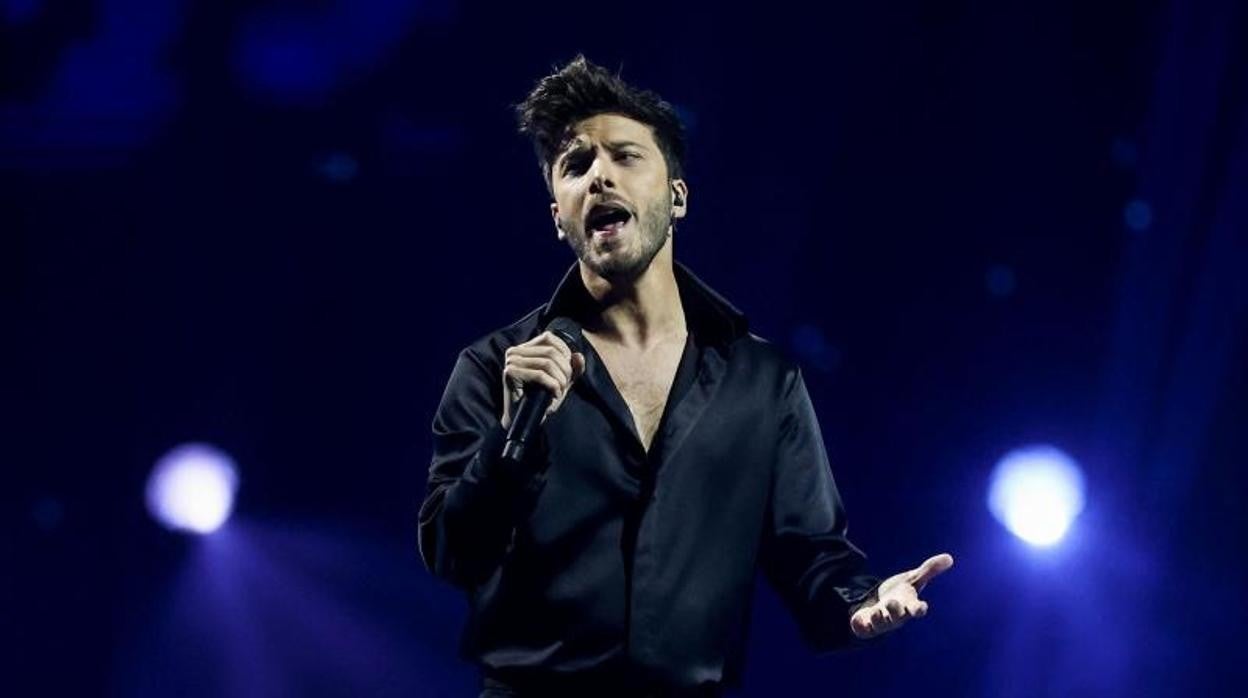 Blas Cantó, último participante español en Eurovisión, en plena actuación