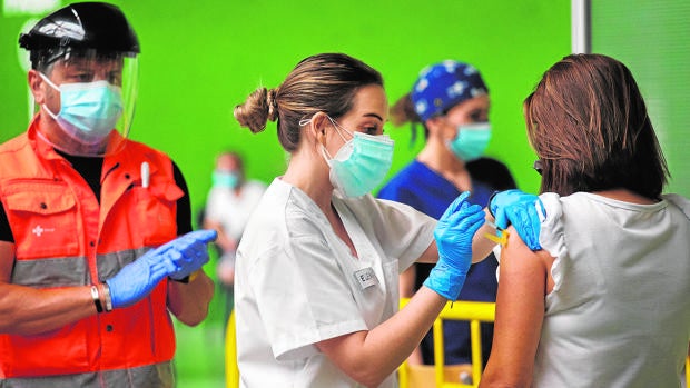 Las farmacias estudian desde hoy la inmunidad de las vacunas Covid