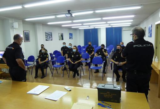 Recepción de los nuevos policías en la comisaría de Toledo