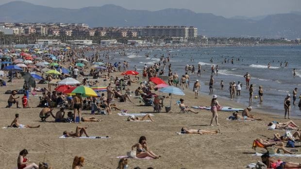 Los turistas con coronavirus que no hagan cuarentena se enfrentan a multas de hasta 30.000 euros en Valencia