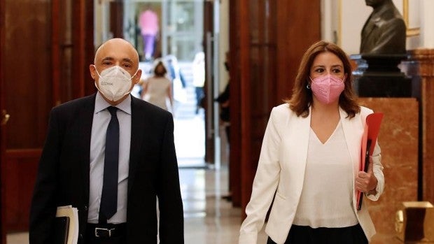 El PSOE renovará sus grupos en las Cortes con la continuidad de Lastra en el aire