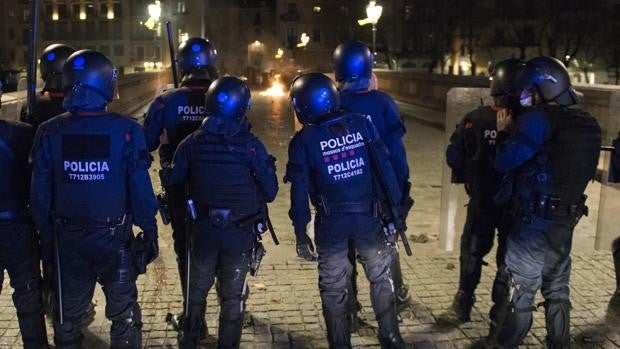 Los Mossos cargan contra la Generalitat por laminar su defensa legal para satisfacer a la CUP