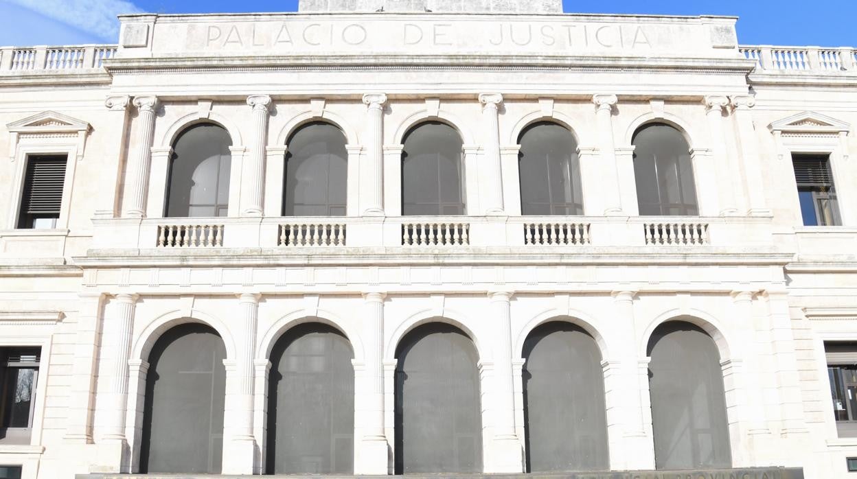 Fachada del palacio de justicia en Burgos