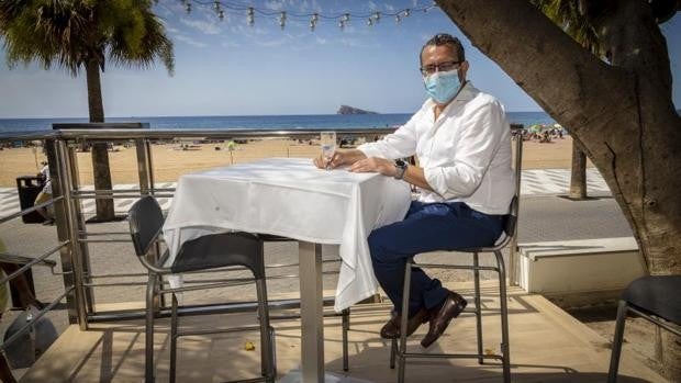 El PP critica que Ximo Puig ha dejado «hundida» a la Costa Blanca «con su traición al sector turístico»