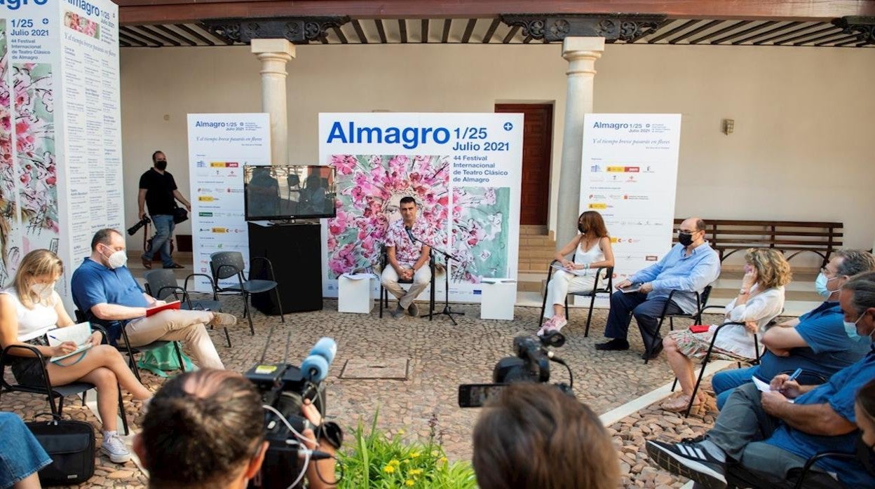 Ignacio García durante la rueda de prensa para ofrecer el balance de la 44 edición del Festival de Almagro