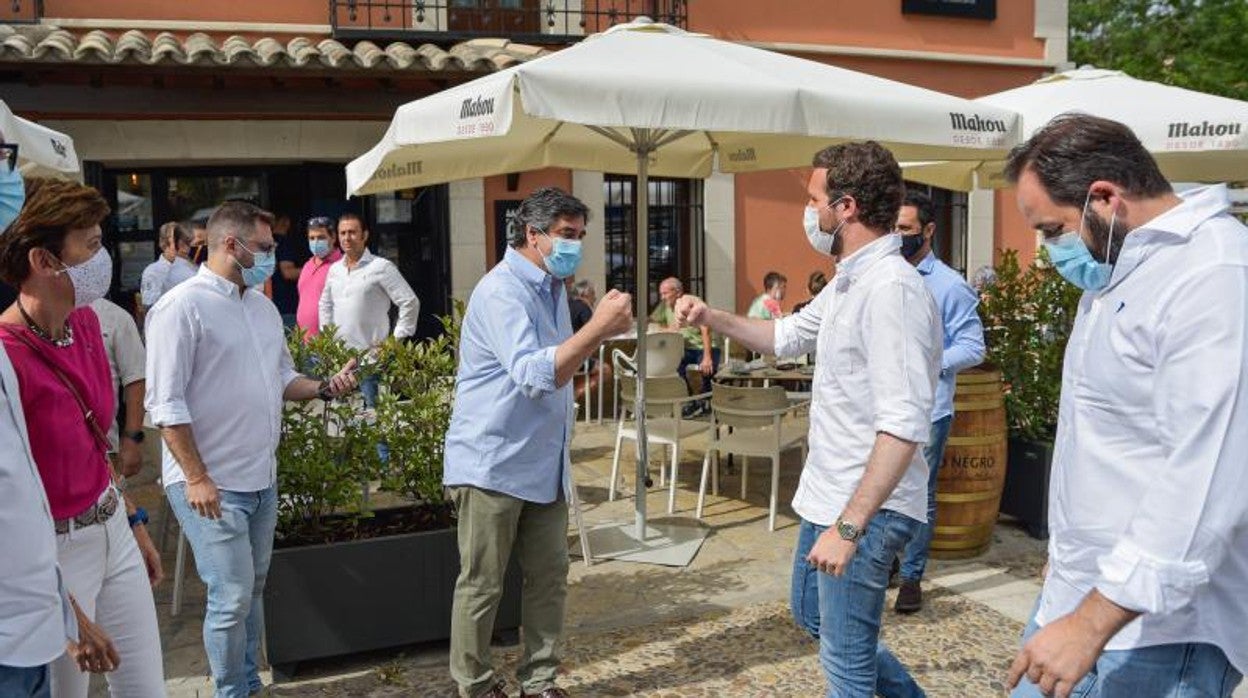 Pablo Casado, presidente del PP, durante una visita a Brihuega (Guadalajara) este fin de semana