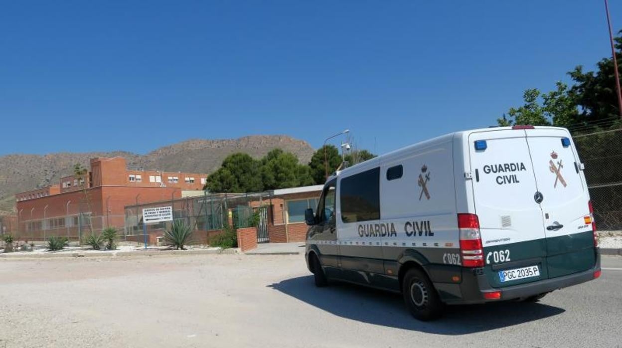 Imagen tomada desde el exterior de la Prisión y el Psiquiátrico de Fontcalent