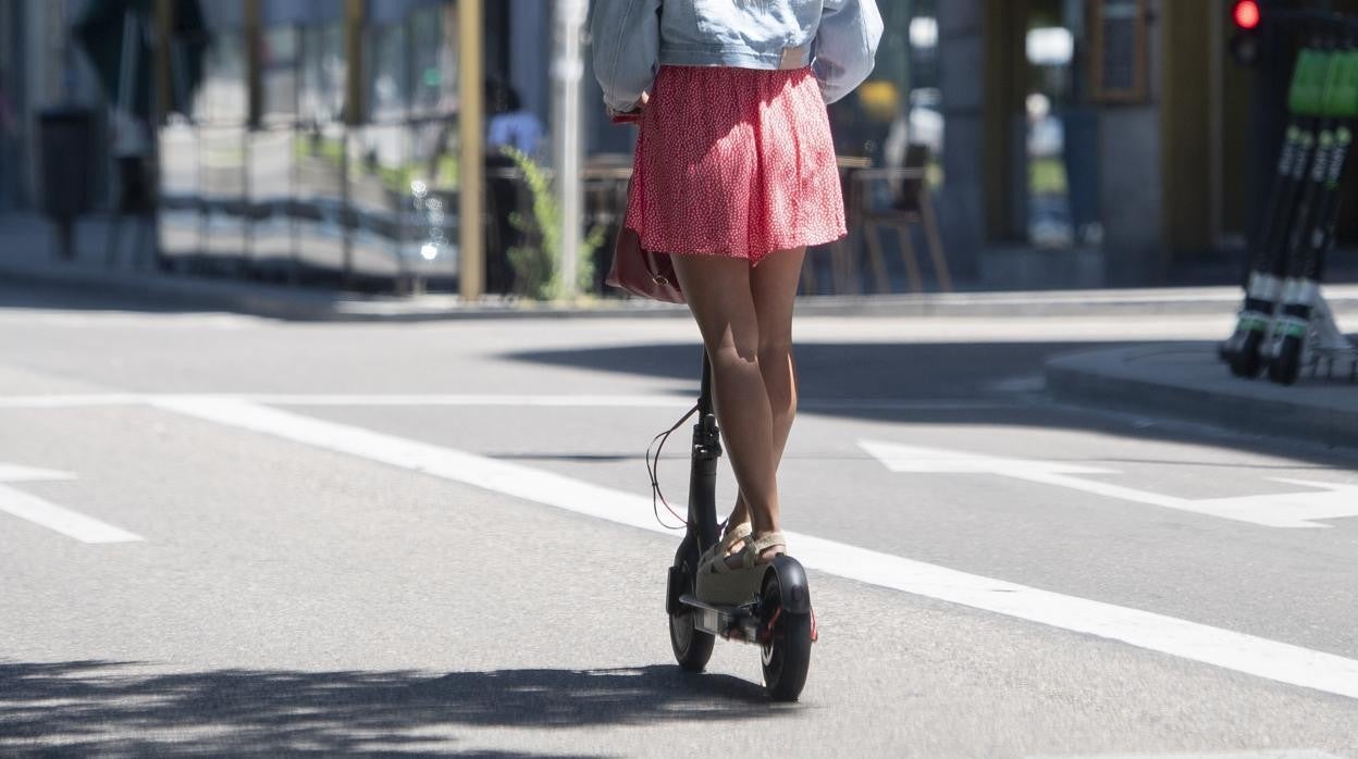 Una ordenanza vetará en Salamanca a los patinetes eléctricos circular por aceras y calles peatonales