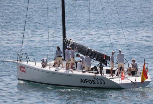 Don Felipe sale a navegar por las aguas de Palma