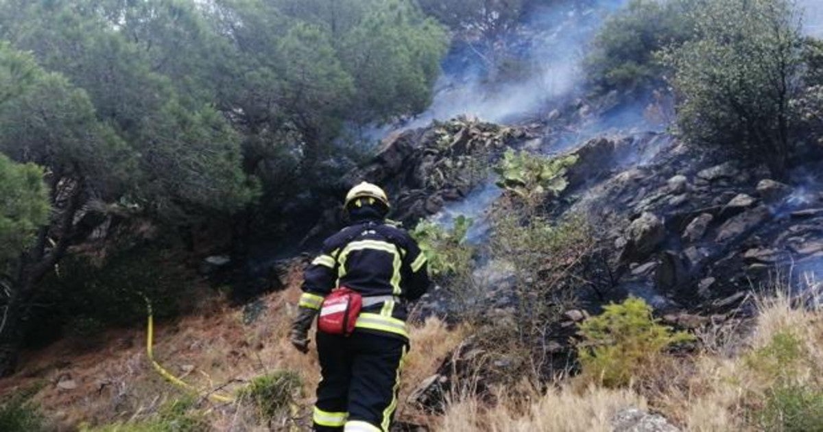 Un efectivo de los bomberos de la Generalitat en una imagen reciente