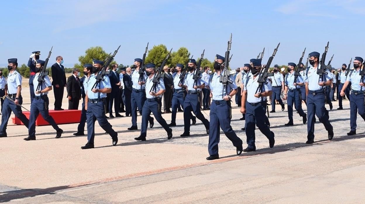 Desfile en la Base Aérea de Los Llanos