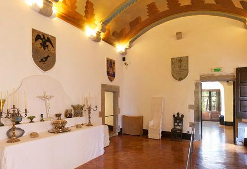 Interior del castillo Gala Dalí