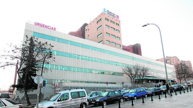 El Hospital de Móstoles suspende la cirugía no urgente por el lleno de las UCI con pacientes Covid