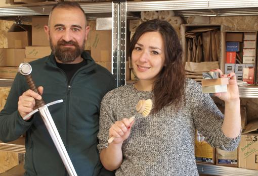 Emilio y Elena, matrimonio responsable del proyecto ‘Northern Traders’, en Tragacete