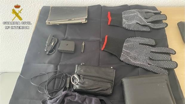 Una guardia civil fuera de servicio pemite detener en Moraira a dos 'cogoteros' buscados en cinco provincias