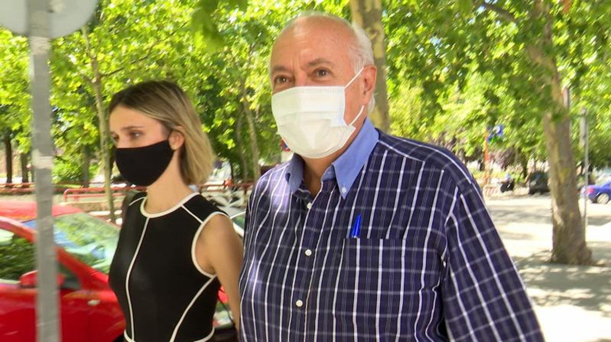 José Luis Moreno saliendo de los juzgados acompañado de su abogada, a 4 de agosto de 2021 en Madrid