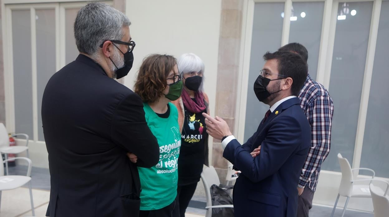 Pere Aragonès y dirigentes de la CUP en el Parlament