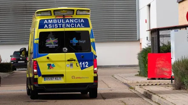 Una mujer muere y un varón sale herido de un choque en Villamañán, León