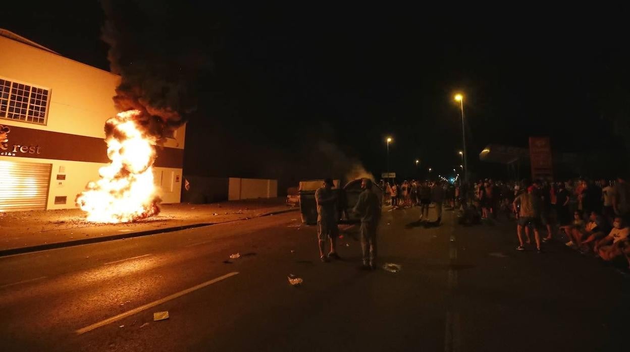 Concentración de trabajadores de LM Windpower durante la noche