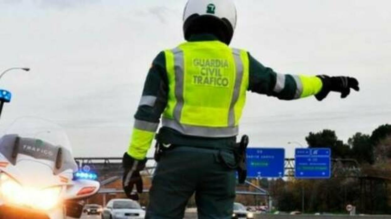 Un muerto y seis heridos tras chocar un camión y dos turismos en Tébar