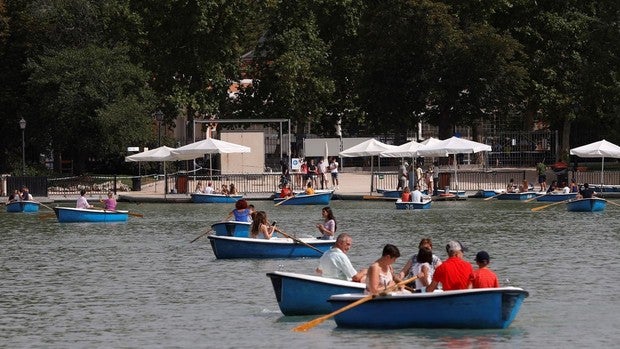 El Retiro y otros ocho parques de Madrid cierran este miércoles por alerta roja por tormentas