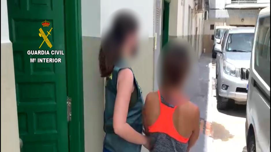 La Guardia Civil detiene a tres extorsionadores que se hacían pasar por proxenetas y ofrecían citas para sexo