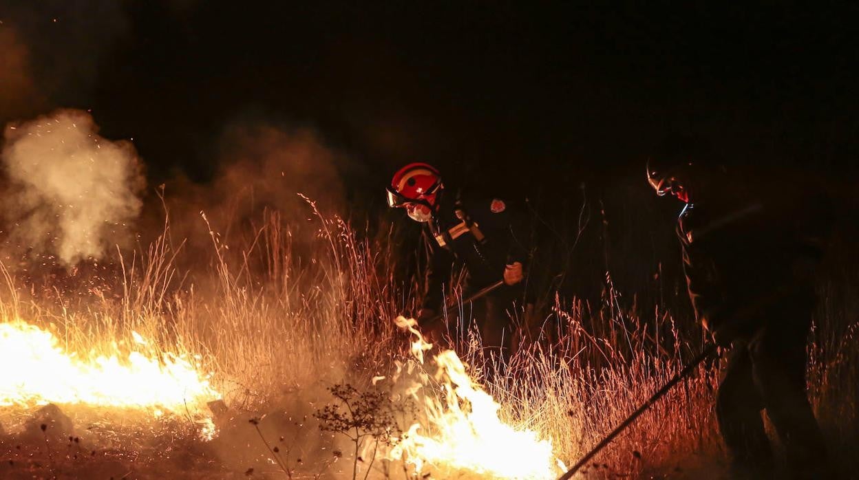 Bomberos de León, en un incendio en el barrio de La Inmaculada a principio de mes