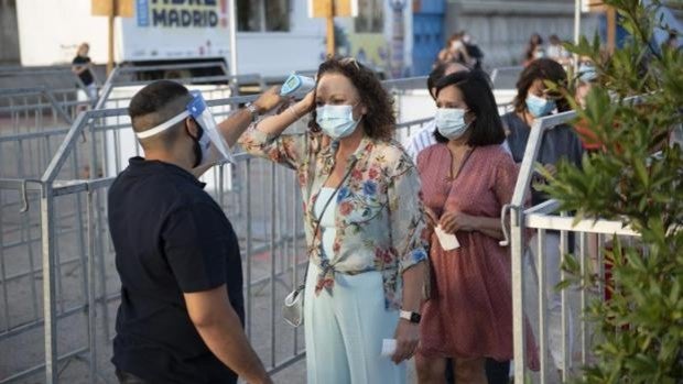 Madrid ya estudia ampliar aforos en hostelería y salas de espectáculos
