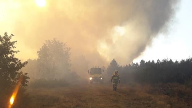 Controlado el incendio de Encinillas (Segovia) que llegó a amenazar a la población