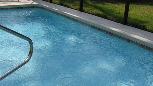 Muere ahogada una mujer de 85 años en una piscina de Carmena