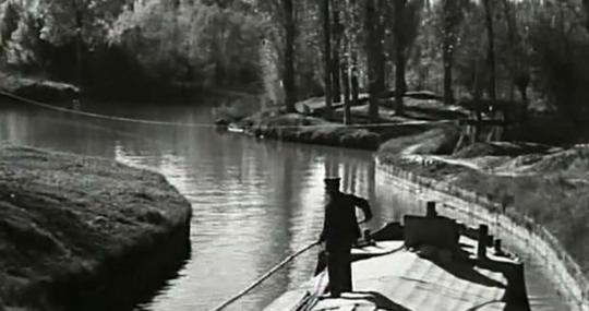 Fotograma de 'El Canal de Castilla', de Leopoldo Alonso, primera película declarada BIC en toda España