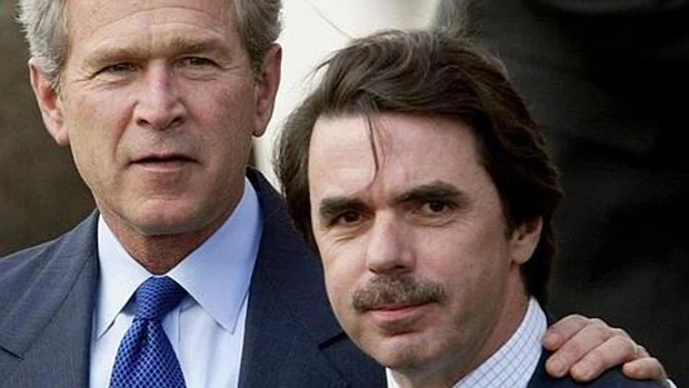 Rufián culpa a Aznar de la guerra de Afganistán, que empezó en 2001, con una foto del año 2003