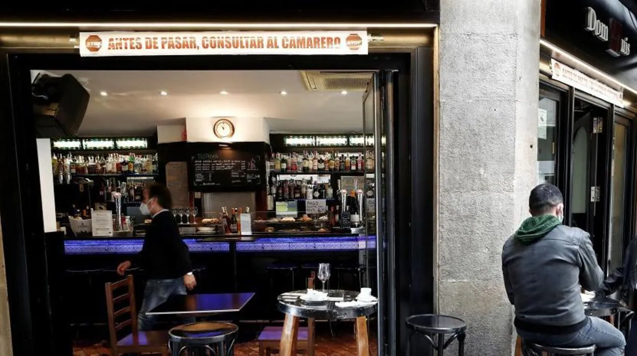 Imagen de un bar en la calle de la Estafeta de Pamplona.