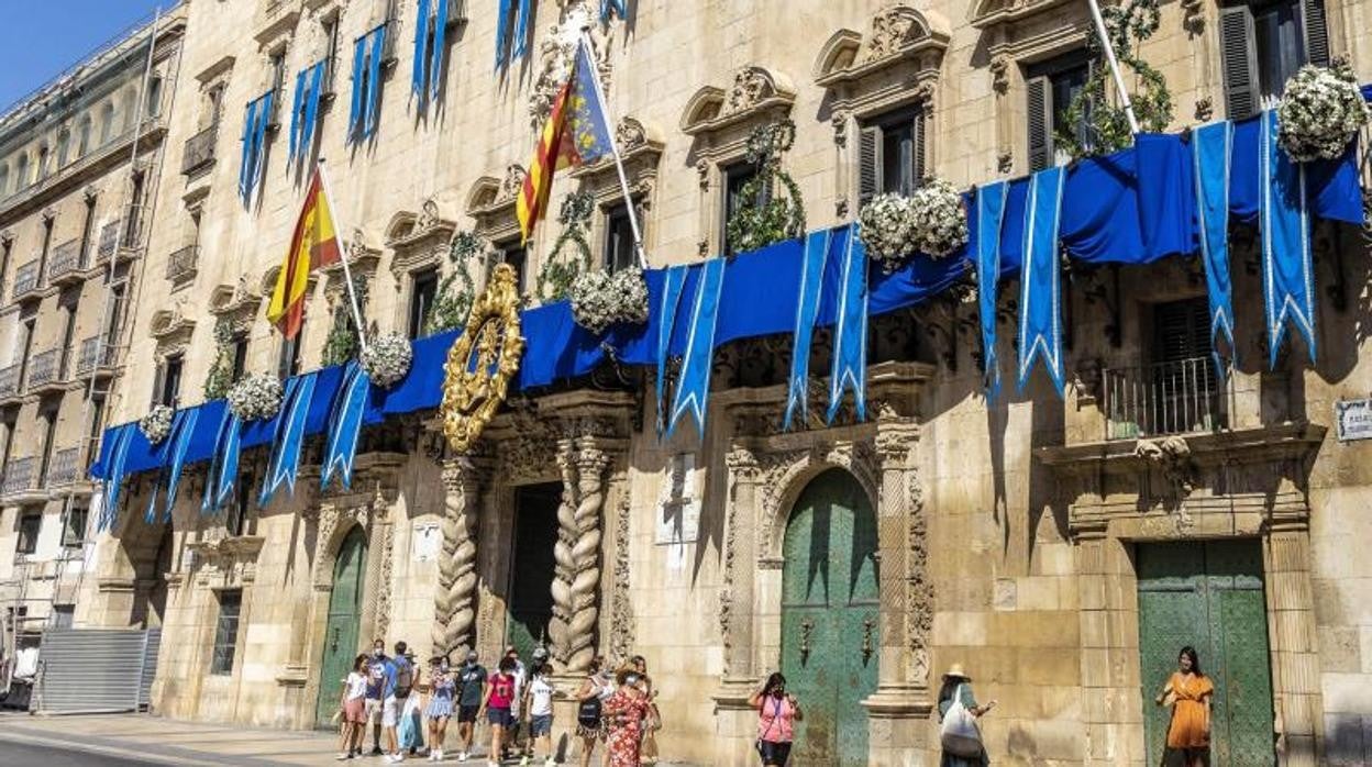 Imagen de la fachada del Ayuntamiento de Alicante