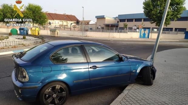 Detenido en Seseña tras estrellar su coche contra una farola y esconderse en una casa para huir de la policía