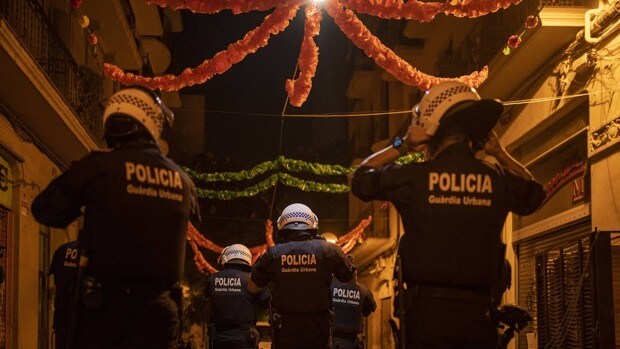 Desalojadas 1.300 personas en las fiestas de Gràcia de Barcelona por incumplir el toque de queda