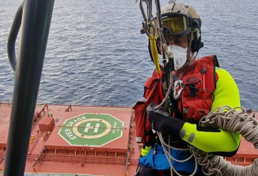 Evacuación de graves con el helicóptero del SAR