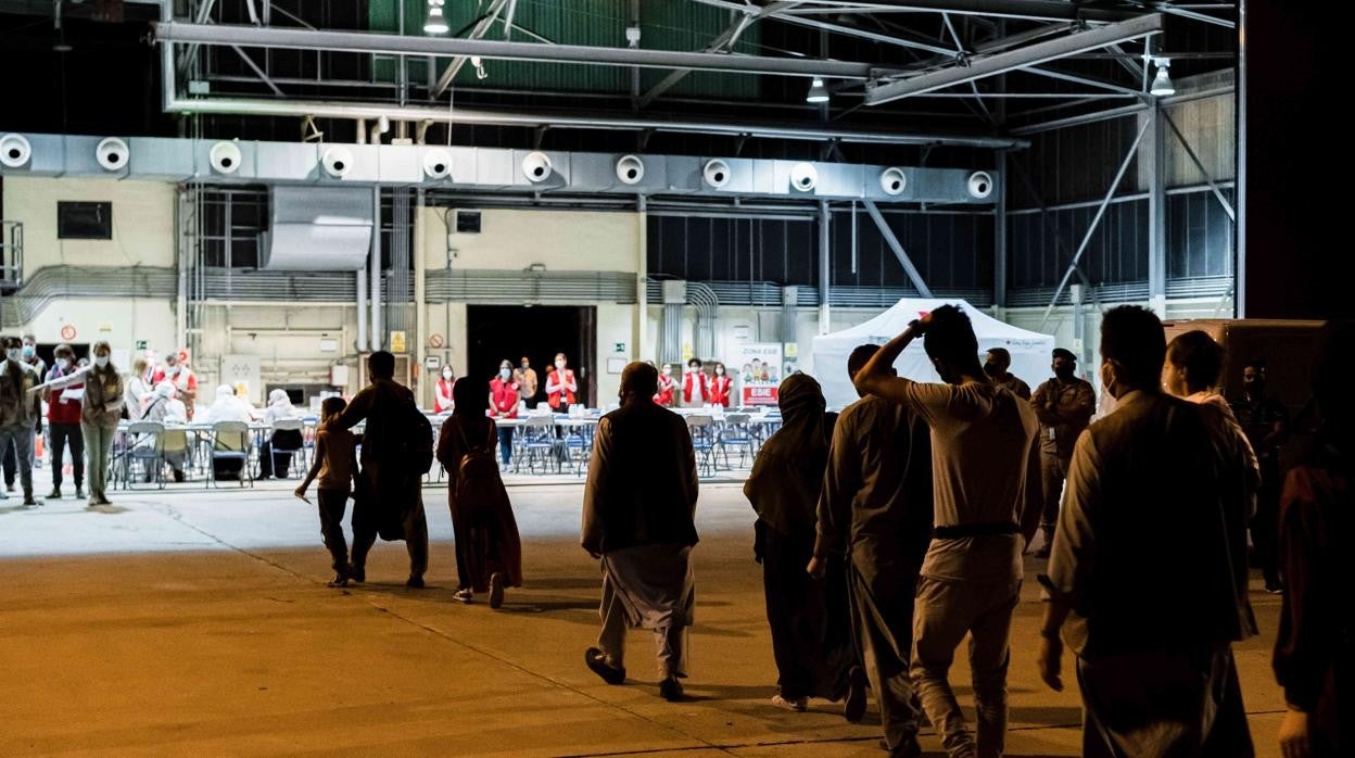 Von der Leyen y Michel acompañan a Sánchez este sábado en su visita al centro de acogida de afganos en la base de Torrejón