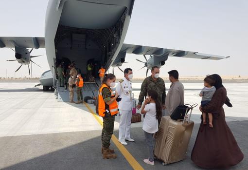 Evacuación del aeropuerto de Kabul de un grupo de 110 colaboradores afganos