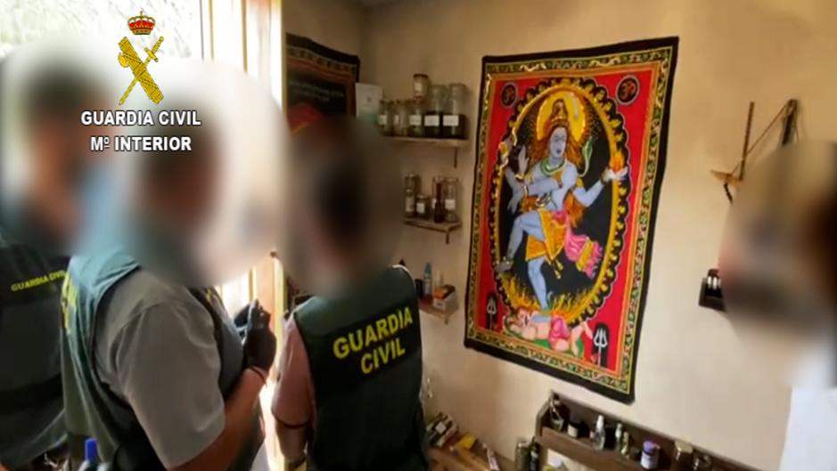 Detienen a un matrimonio por realizar rituales con ayahuasca y escamas de sapo bufo en Callosa de Segura