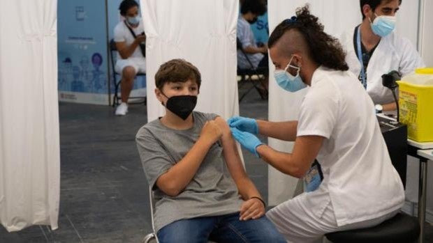 Coronavirus Galicia: Caen los contagios, aumentan los ingresos y comienza la vacunación para 12 y 13 años