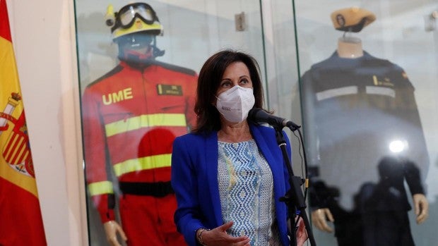 Robles avisa de un «riesgo real» de atentado en el aeropuerto de Kabul y tilda de «fracaso» la retirada