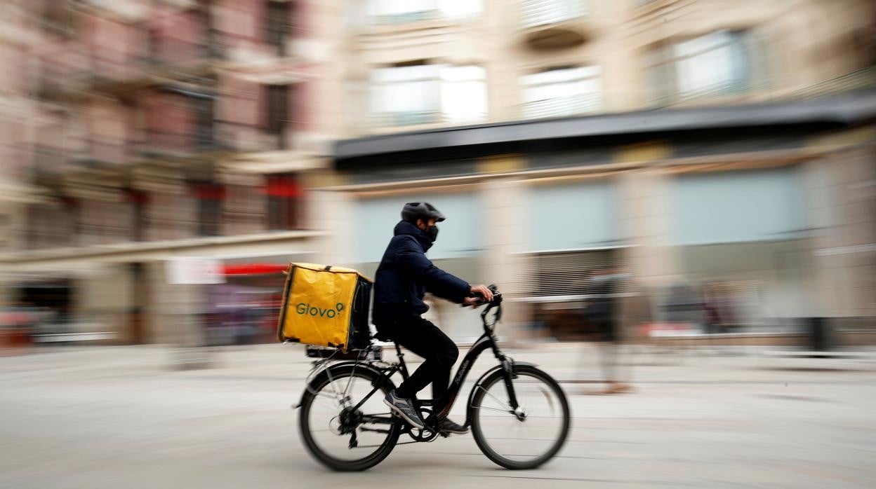 Un repartidor de Glovo en Barcelona