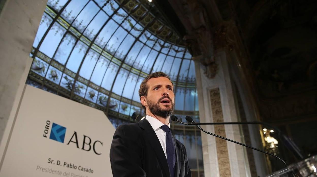 Pablo Casado visita a las zonas afectadas por los incendios en Ávila