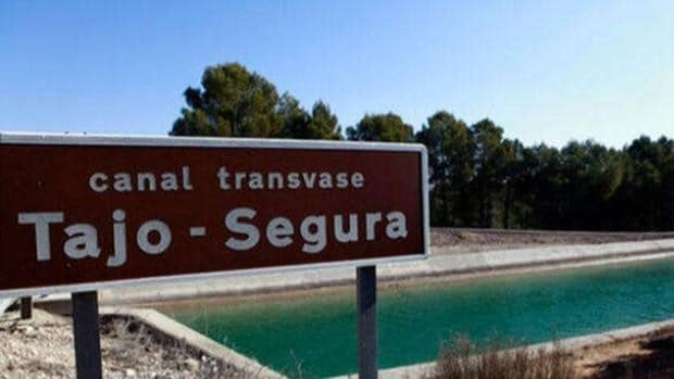 Agua y trasvase enfangan otra vez el debate político entre PP y PSOE en Castilla-La Mancha