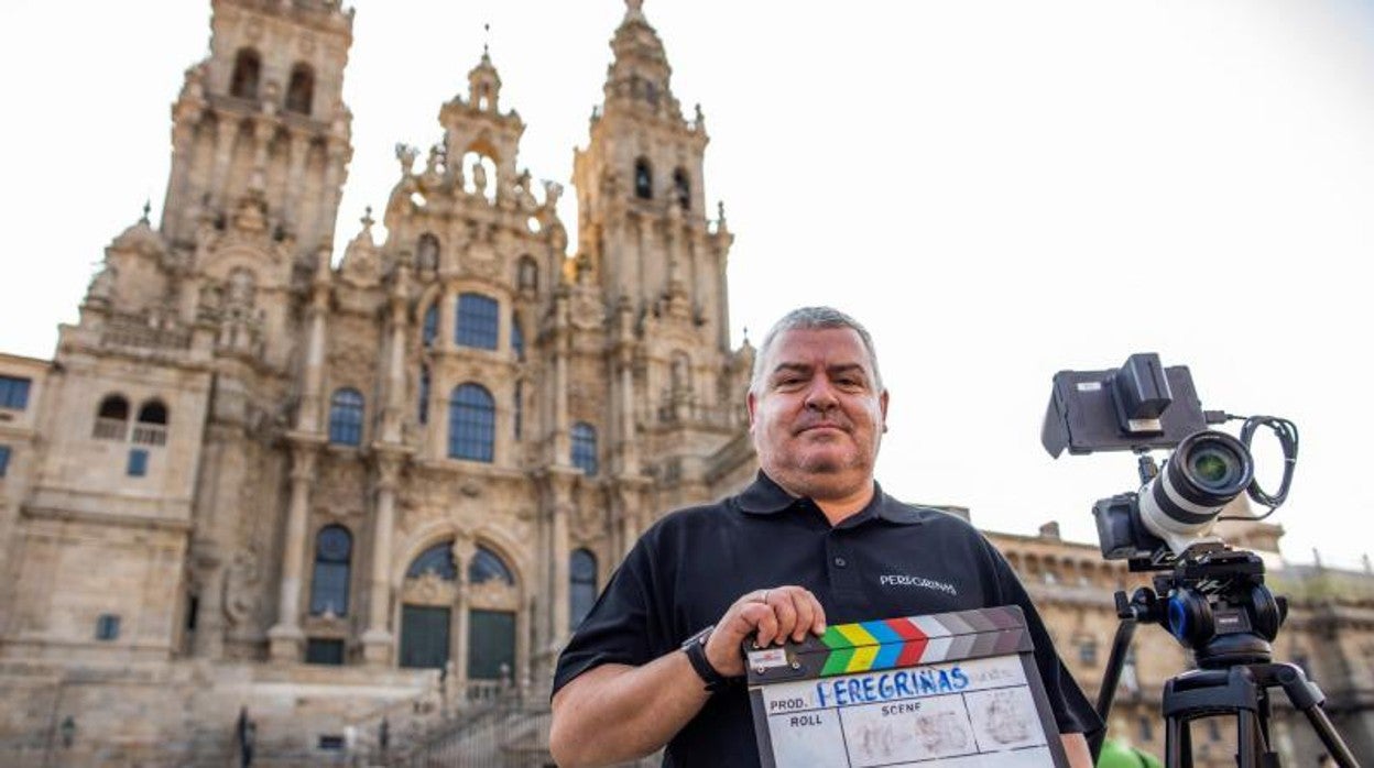 El juez Taín, el martes en el comienzo del rodaje de 'Peregrinas' en la plaza del Obradoiro