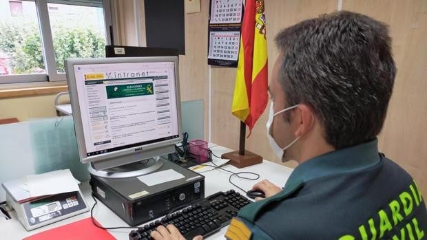 Guardia Civil desarticula un grupo que estafó más de 65.000 euros a una empresa navarra