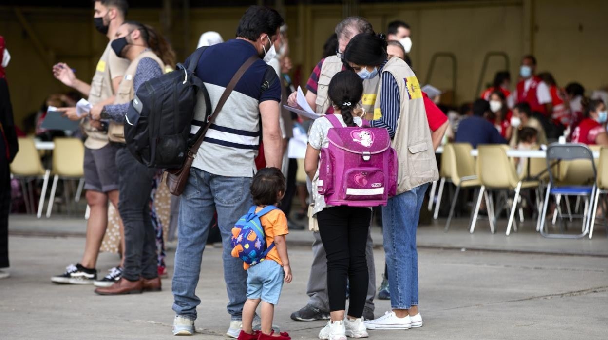 Refugiados afganos llegados a la base de Torrejón de Ardoz, en una reciente imagen de archivo