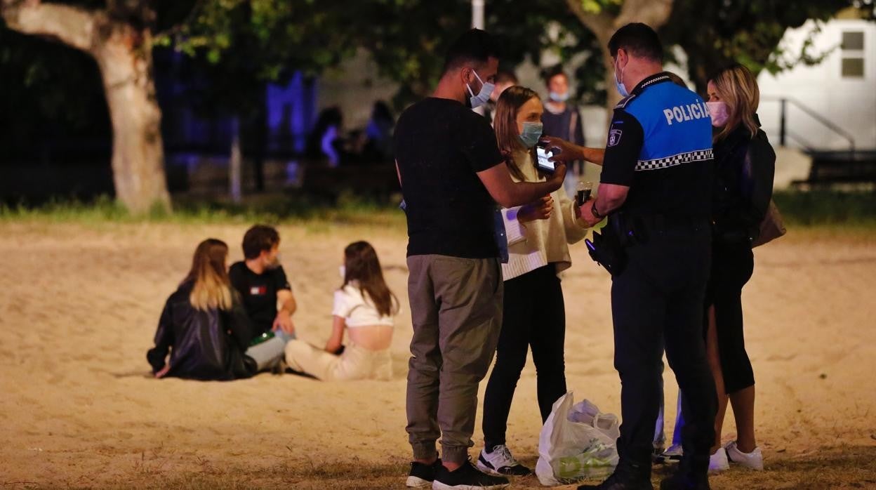 Policía Municipal interviene en un botellón en Las Moreras, en Valladolid