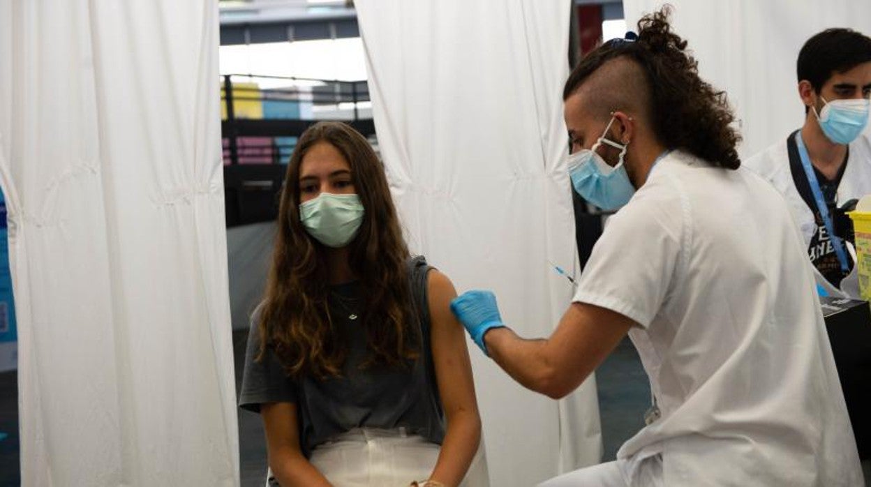 Una joven, vacunada este agosto en Barcelona